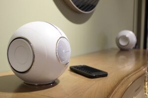 Cabasse The Pearl Myuki, enceinte connectée, multiroom, haut-parleurs, Technophile Journal